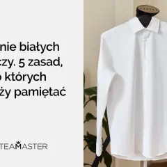 Biała koszula na wieszaku, gotowa do prasowania. Dowiedz się, jak prać białe koszule, by zawsze wyglądały jak nowe.