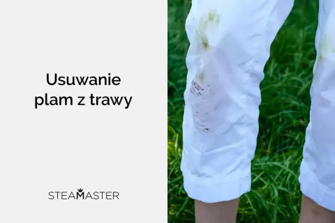 Białe spodnie z widocznymi, trudnymi do usunięcia plamami z trawy.