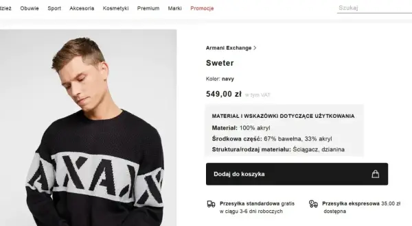 Mężczyzna w granatowym swetrze z białym napisem. Materiał: 100% akryl.