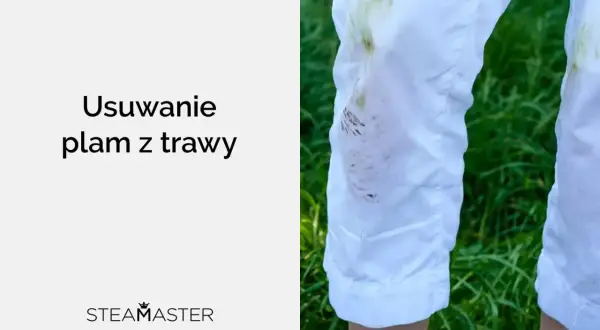 Białe spodnie z widocznymi, trudnymi do usunięcia plamami z trawy.