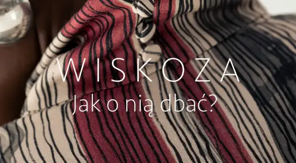 Wiskoza: co to za materiał i jak o nią dbać? Zbliżenie na tkaninę w paski.