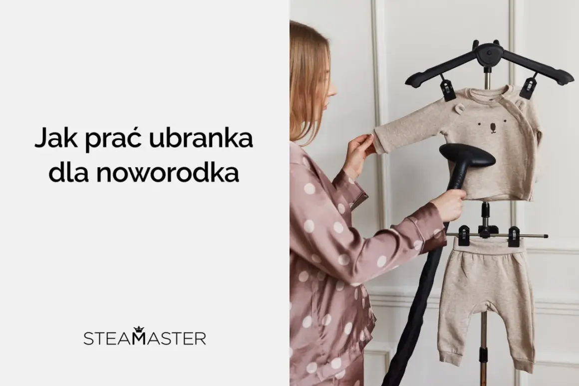 Kobieta paruje ubranka dla noworodka, pokazując, jak prać delikatne rzeczy.