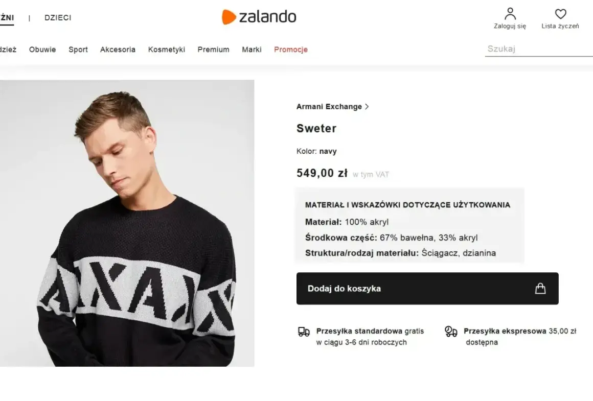 Mężczyzna w granatowym swetrze z białym napisem. Materiał: 100% akryl.