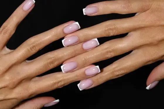 Delikatne paznokcie na jesień - 6 eleganckich stylizacji